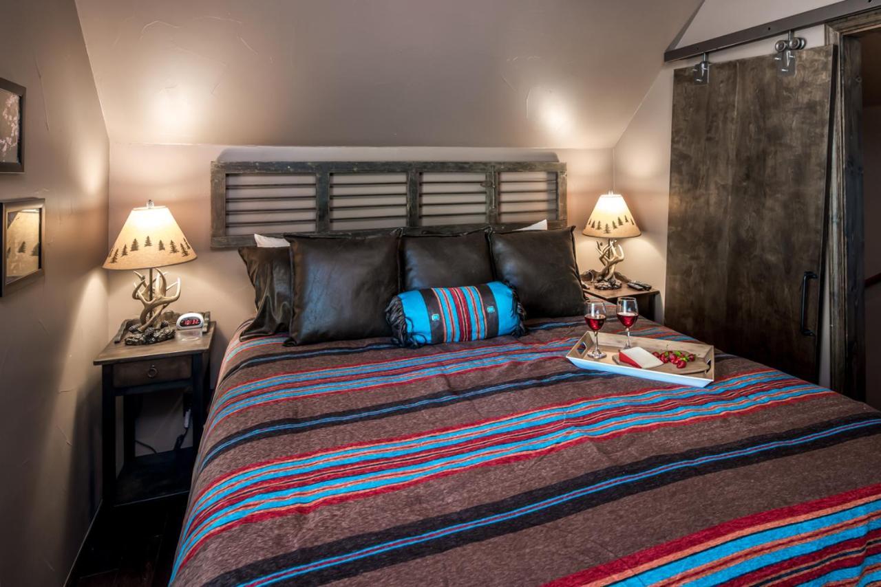 Fifth Dimension, 2 Bedrooms, Wifi, Hot Tub, Game Table, Grill, Sleeps 4 Ruidoso Eksteriør bilde